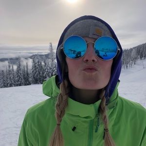 Meet your Posher, Mikaela
